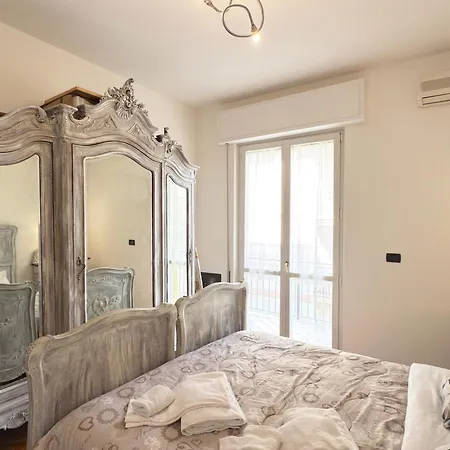 200 Mt Dal Mare - Due Balconi E Vista Sul Mare Appartement Pietra Ligure
